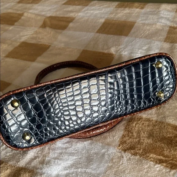 Samantha Brown insulated Wine Purse! Navy and Brown Croc-Embossed w/ wine opener - Picture 4 of 5